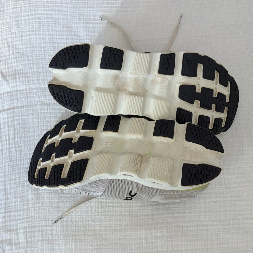 On Cloud Cloudstratus 3 Lightweight Running Shoes… - image 9